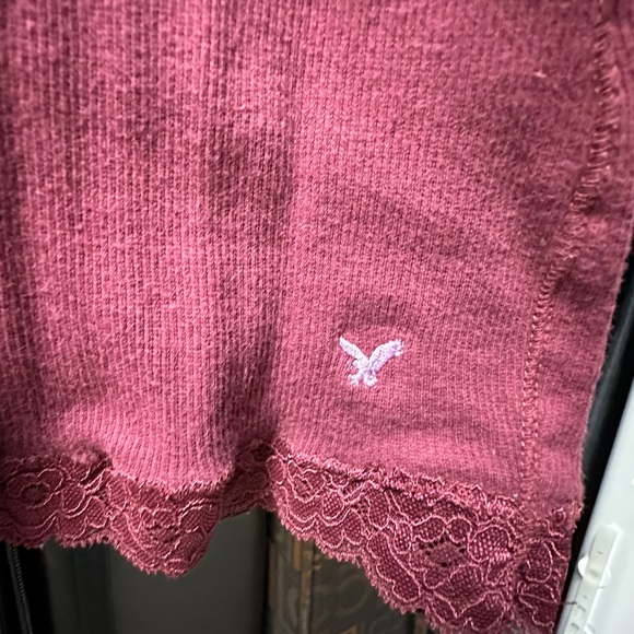 American Eagle (size M) Fitted Slim Tank w/Lace Embellishment - Picture 2 of 3